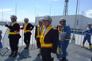 石狩湾新港発電所を調査する土漠委員会