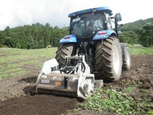 ストーンクラッシャーでの砕石作業