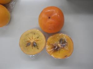 樹上脱渋した会津身不知柿の断面