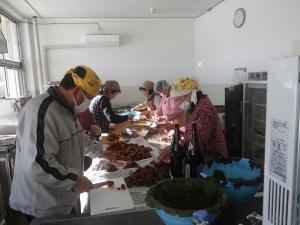 「干し柿のシソ巻きづくり」の体験