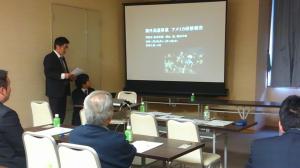 帰国報告会での報告風景