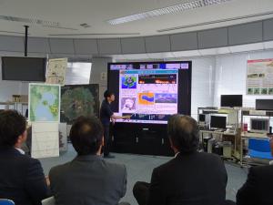 桜島国際火山砂防センターを調査する総務委員会