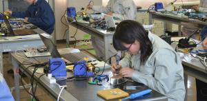 福島県高校生ものづくりコンテスト　電子回路組立の写真