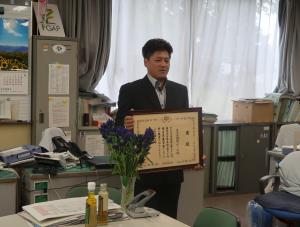 受賞報告で来所された渡部代表取締役