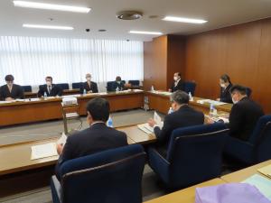 広島県議会を調査する土木委員会