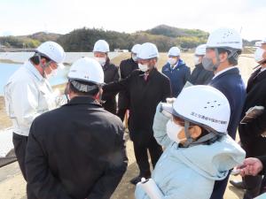 高梁川・小田川の緊急治水対策現場を調査する土木委員会