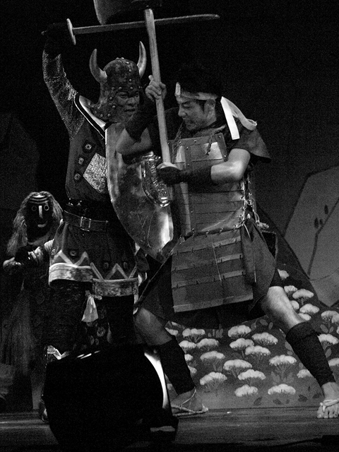 ミュージカル「雲たか山の鬼」舞台写真