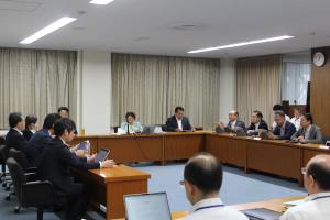 避難地域復興・産業振興対策特別委員会の会議の様子