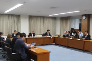 地球温暖化・災害に強い県づくり対策特別委員会の会議の様子