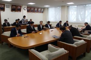 各派交渉会の様子