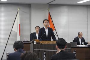 一般質問（安田成一議員）の様子