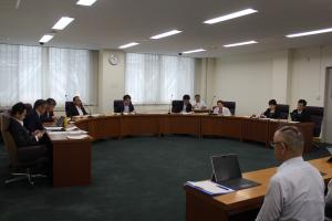 総務委員会の様子