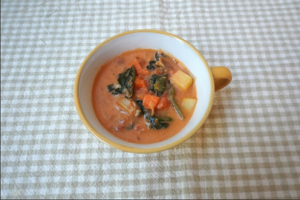 トマトとほうれん草のクラムチャウダー