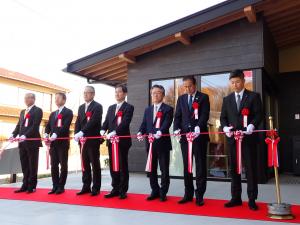 開所式テープカット