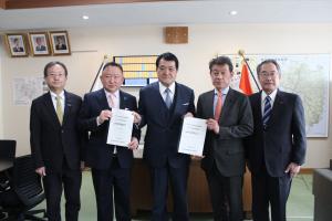 海外行政調査団議長報告の写真