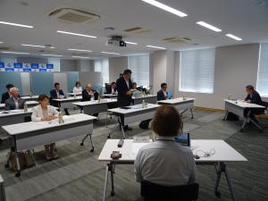 黒潮町議会の調査を行う総務委員会の様子