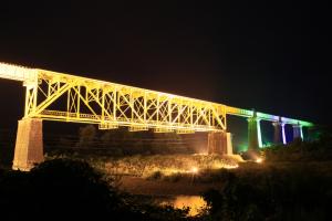 ライトアップされた橋梁２