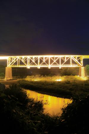 ライトアップされた橋梁４