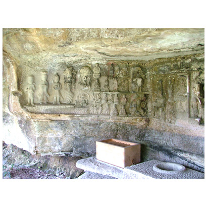 鮭立の磨崖仏（さけだちのまがいぶつ）		