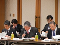 会議の質疑風景(平成26年12月3日)