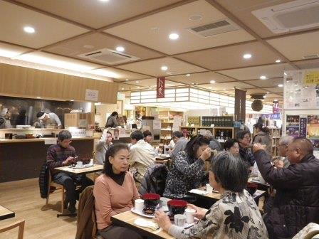 そばの飲食提供の様子