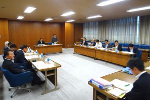 広島県議会を調査する議会運営委員会
