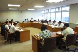 沖縄県議会を調査する議会運営委員会