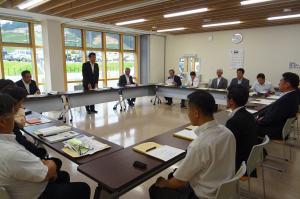 女川町役場を調査する避難地域復興・創生対策特別委員会