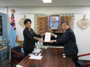 左がコロヴォウ参事官、右が高荒所長