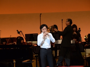 東儀さんと福大管弦楽団の共演