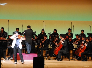 古澤さんと福大管弦楽団の共演