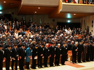 発災時刻の14時46分には、一斉に黙祷を捧げました。