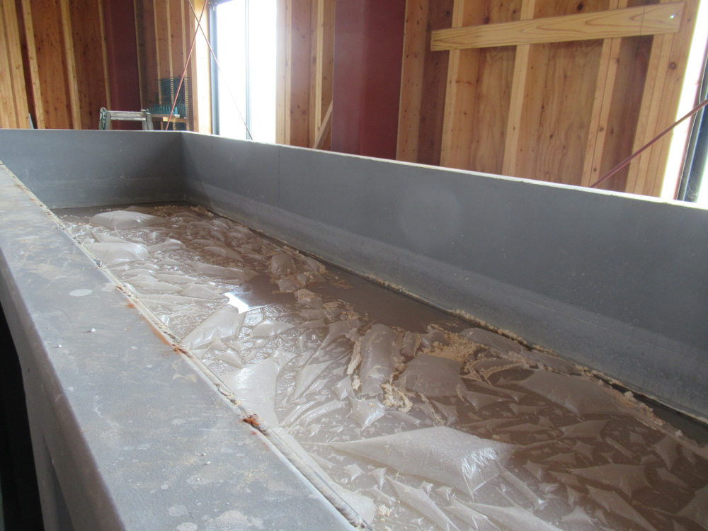 液体ガラス加工の様子