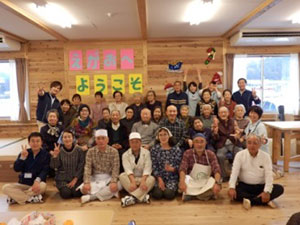 富岡町高齢者サポートセンター利用者さんと記念撮影