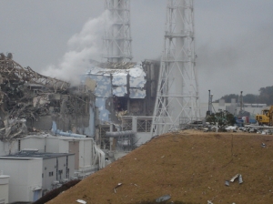 수소 폭발 후의 후쿠시마 제1원자력 발전소 구내 
