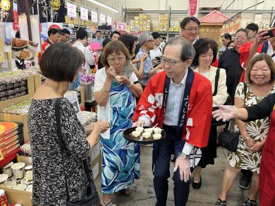 일본계 슈퍼마켓의 후쿠시마산 쌀 매장 프로모션