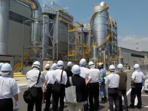 楢葉町減容化施設を視察中する本部員