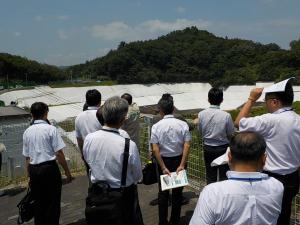 埋立予定地を展望台から視察