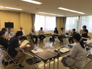 トルコギキョウの振興について熱心に協議する関係者