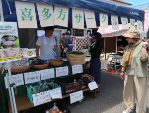 新鮮な夏野菜の販売