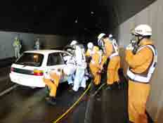 トンネル防災訓練の様子