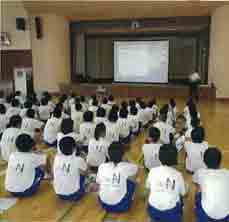 出前講座を行っている写真