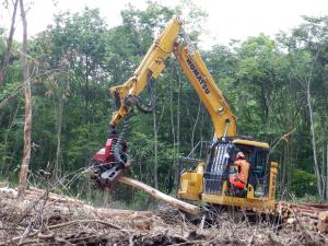高性能林業機械操作実習の様子