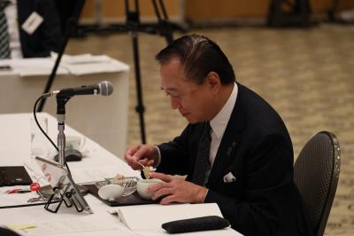 神奈川県知事写真