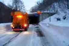 散布車による作業風景