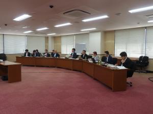 宮崎県議会の調査を行う広報委員会の様子