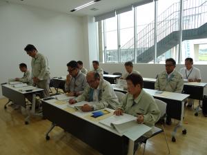 福島県復興祈念公園を調査する復興・創生推進対策特別委員会の様子
