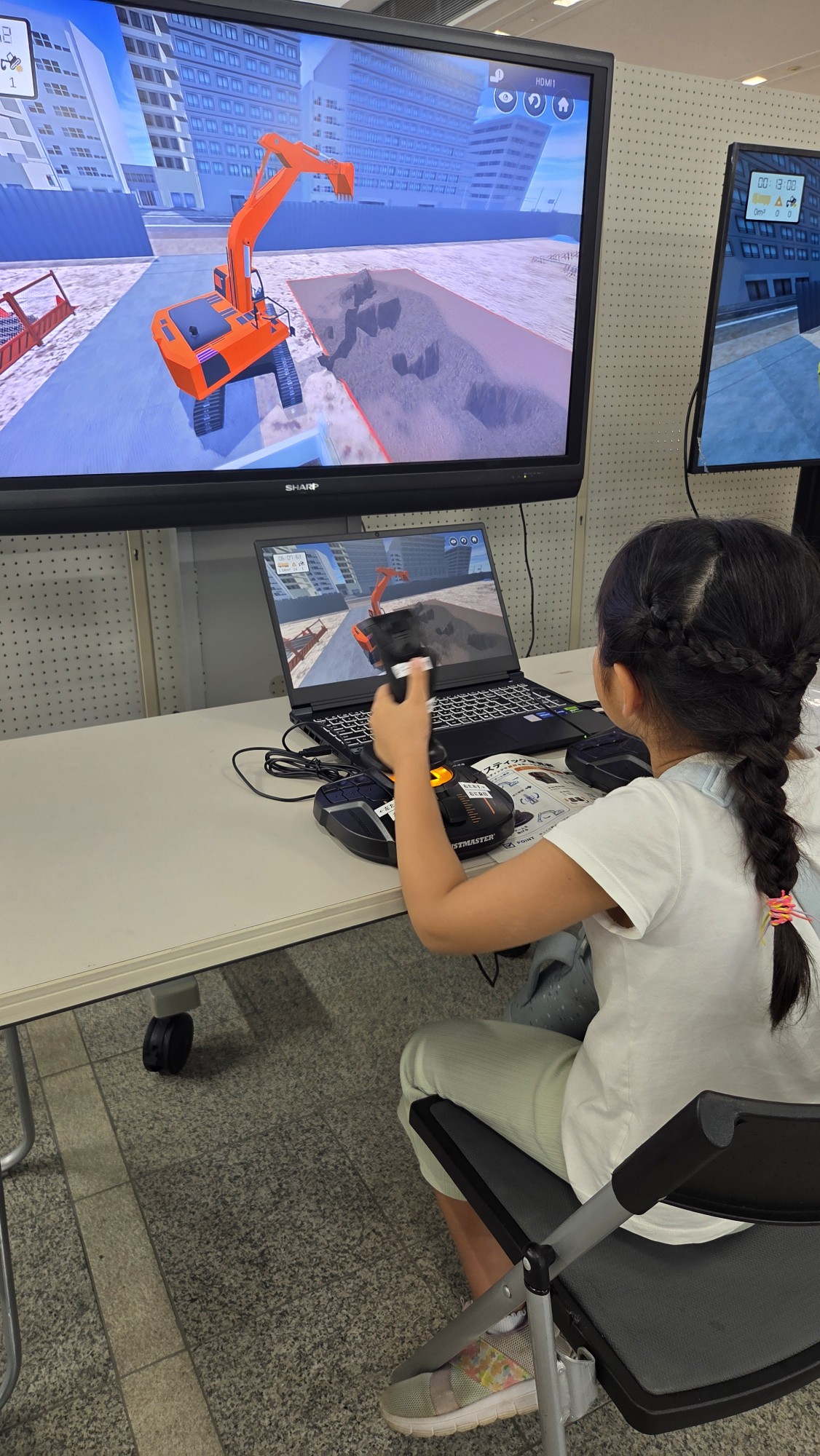 重機操作シミュレーションを活用した体験会1