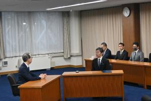 宮本経済産業副大臣表敬訪問写真