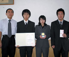 全国高等専門学校デザインコンペティションで表彰を受けた福島高等専門学校環境建設デザイン科の生徒